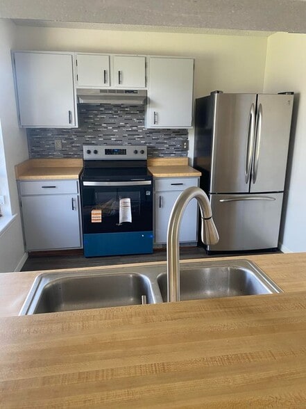 Building Photo - 412 Liska St