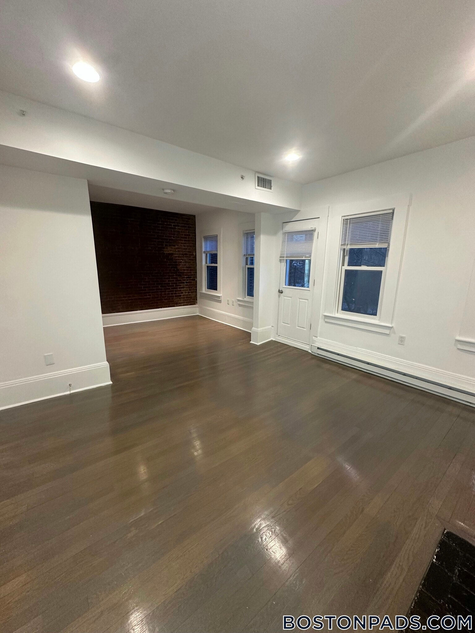 Building Photo - 1404 Beacon St