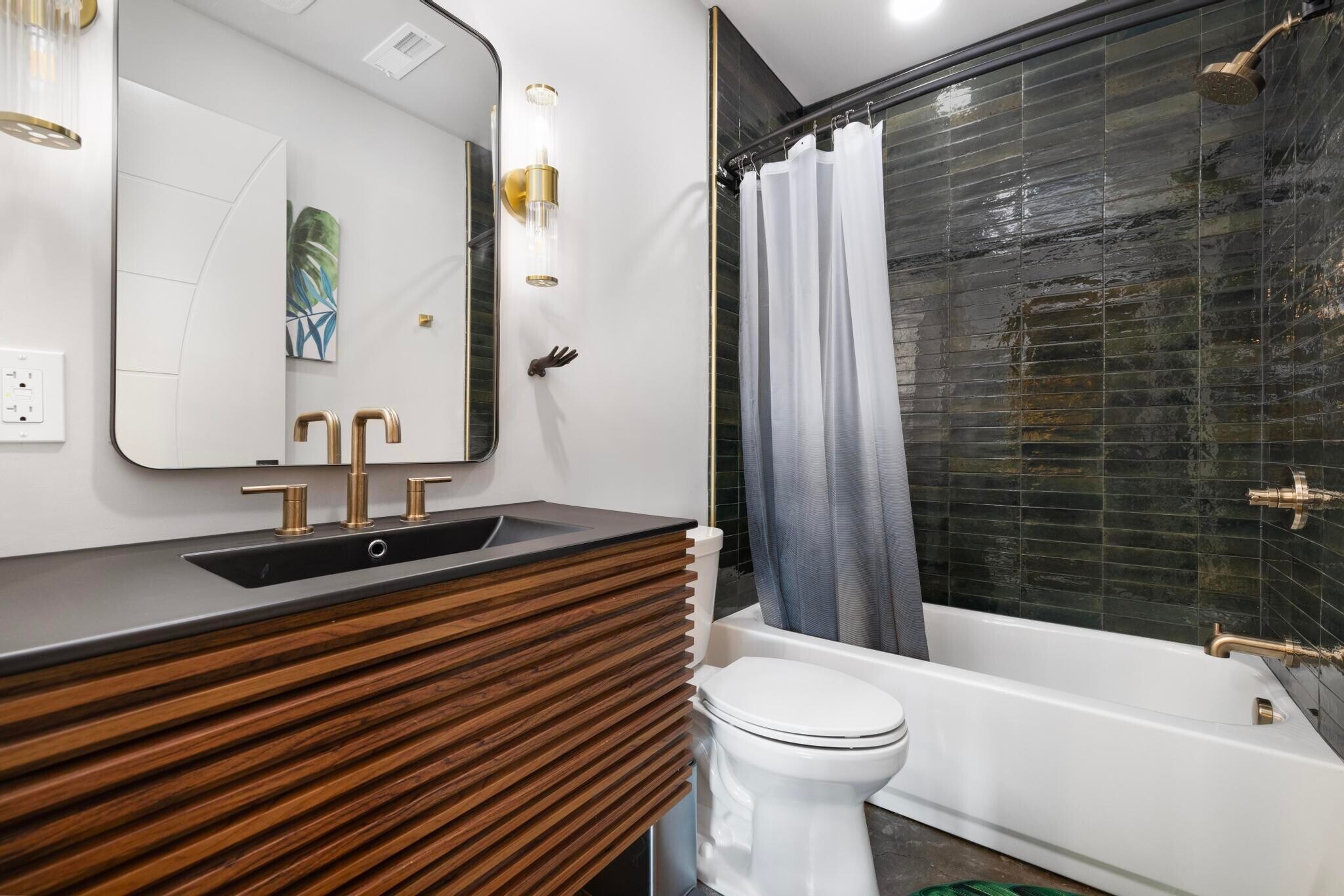 Building Photo - 18 Bank St