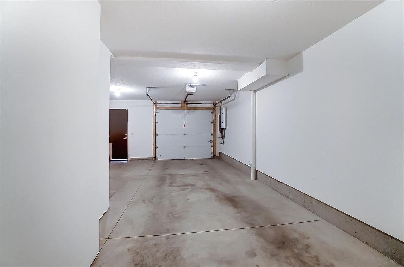 Two car tandem garage with extra storage space - 438 Northern Ave