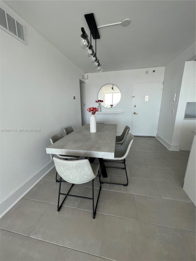 Building Photo - 1000 West Ave