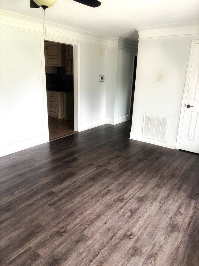 Building Photo - 82 Oliver Dr