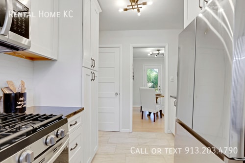 Building Photo - 5906 W 75th Terrace