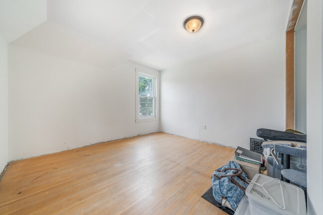 Building Photo - 1436 W Prospect Ave