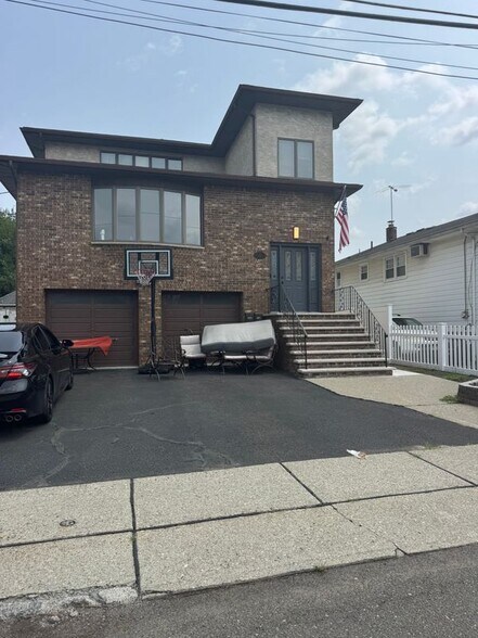 Building Photo - 44 Williams Ave