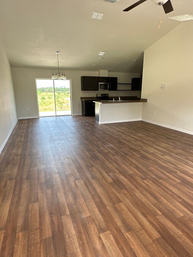 Building Photo - Marion Oaks