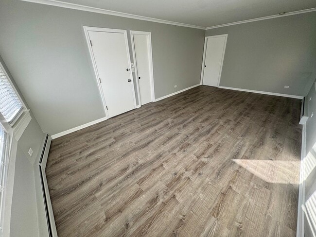 Building Photo - 6038 W Peterson Ave