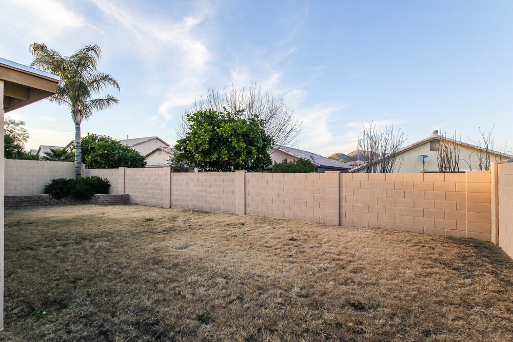 Building Photo - 2030 E Wahalla Ln