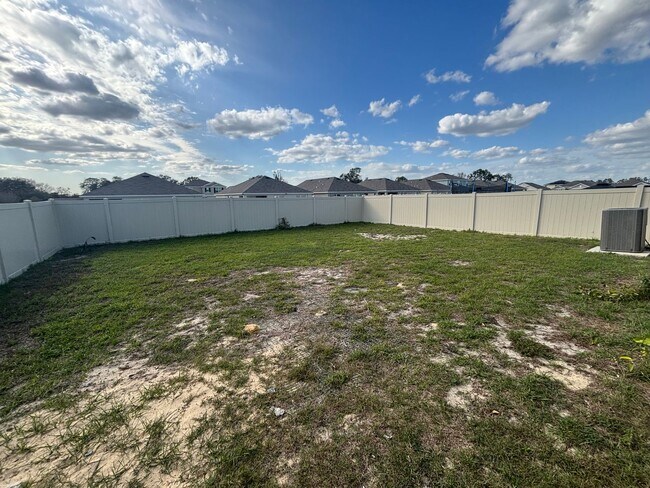 Building Photo - Spacious 4/2 In Gate Community W/ Amenities