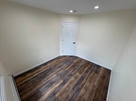 Building Photo - 1542 Potter Blvd