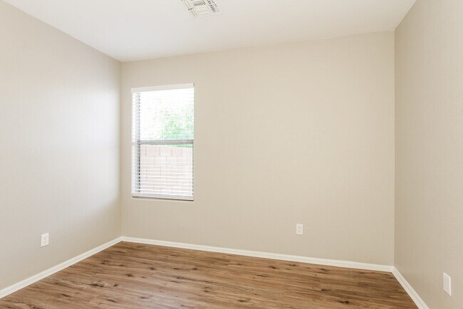 Building Photo - 4640 W Magdalena Ln