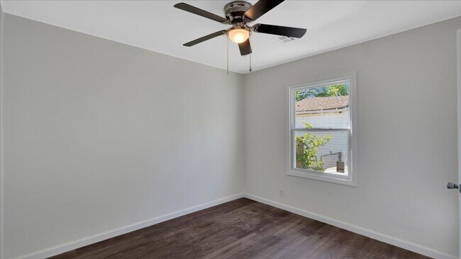 Building Photo - Newly remodeled 3 bedroom / 2 bath