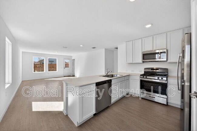 Building Photo - 10647 Nye St