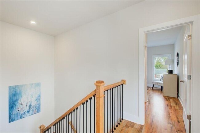 Building Photo - 1240 Oakland Terrace SW