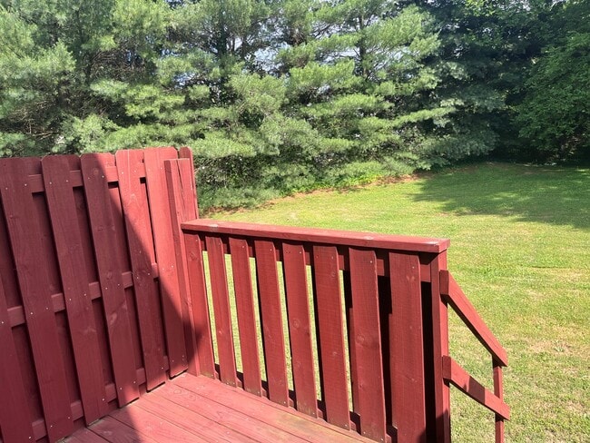 Building Photo - Spacious 2 bedroom/1.5 bathroom Donelson t...