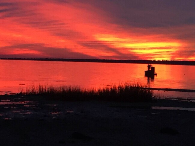 Building Photo - 56 Far Pond Rd