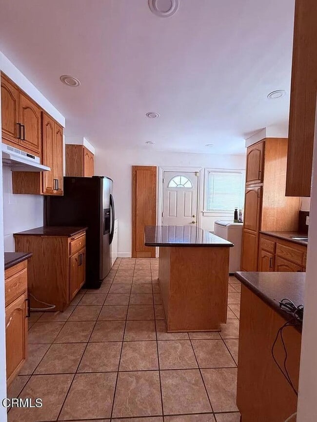 Building Photo - 1030 W 84th St