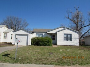 Building Photo - Charming house located close to Ft. Sill!