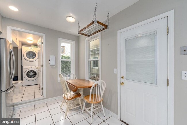 Building Photo - 110 Birckhead St