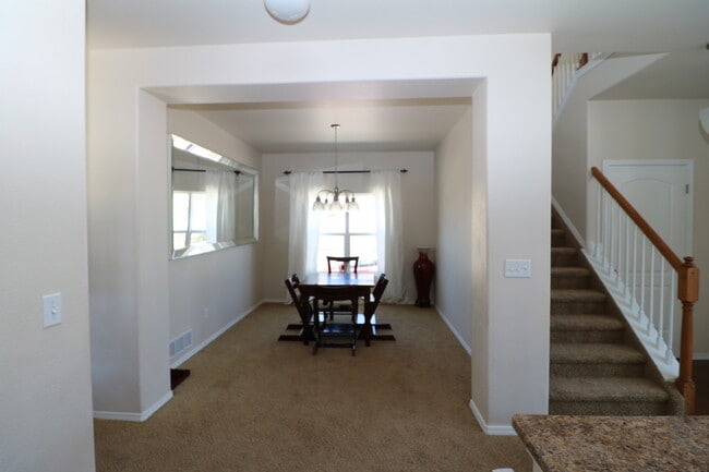 Building Photo - 3bdrm 3bath home with 2 car garage