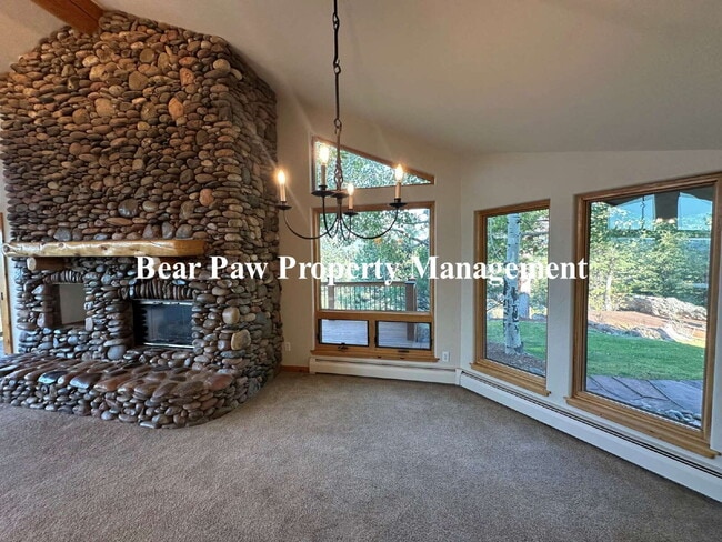 Building Photo - Mountain Retreat with Spectacular Views!!