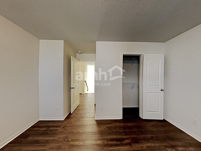 Building Photo - 7822 Creekshore Cove