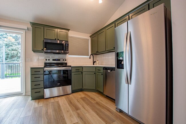 Building Photo - Super Cute 3 Bedroom / 2.5 Bath Home!