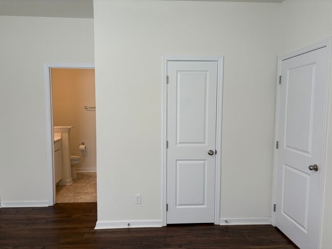 Building Photo - 4045 Bentwood Cove Dr