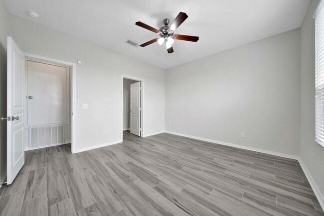 Building Photo - 2619 Skyview Silver Dr