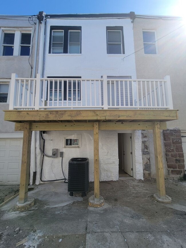 Building Photo - Fully beautiful rehab 4 bed 2.5 bath secti...