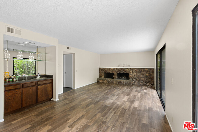 Building Photo - 780 Carriage Cir