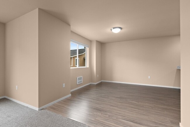 Building Photo - 4Bd/3.5Ba Mountlake Terrace Townhouse