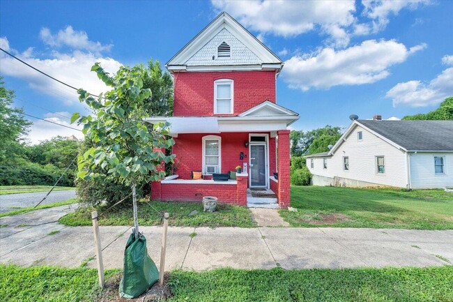 Building Photo - 302 Patton Ave NW