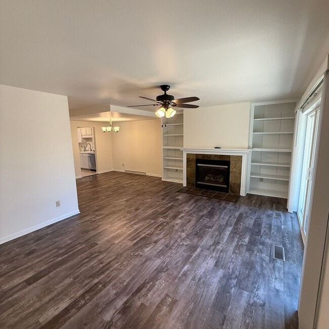 Building Photo - 213-217 N Thompson Rd