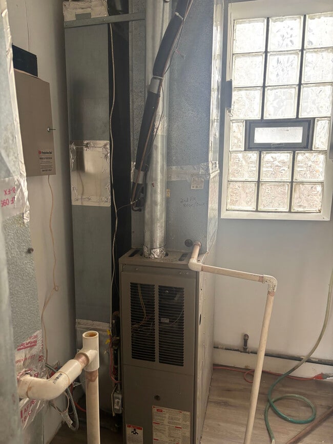 Building Photo - 3827 S Archer Ave