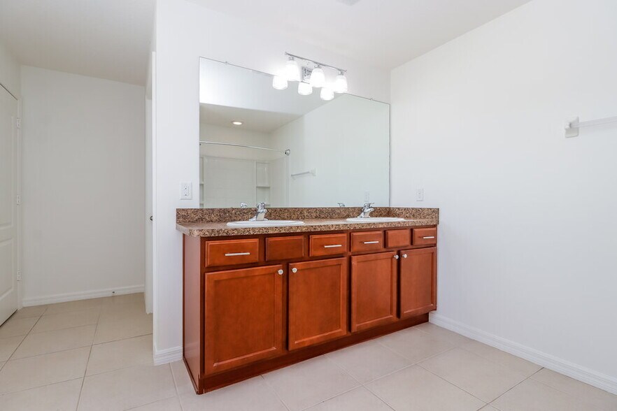 Building Photo - 14489 Finsbury Dr