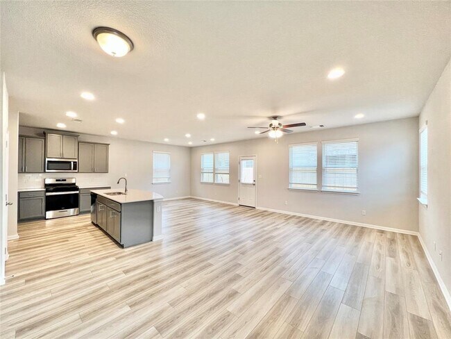 Building Photo - 3200 College Park Dr