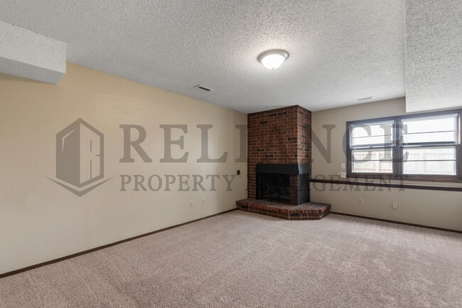 Building Photo - 2241 S White Oak Dr