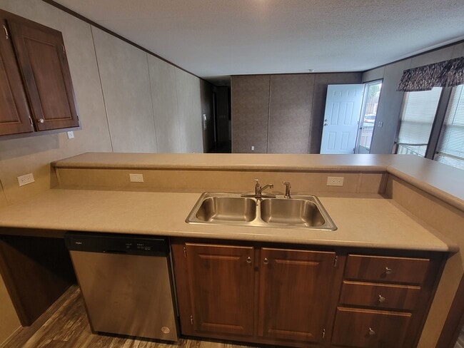 Building Photo - 3660 S Lapeer Rd