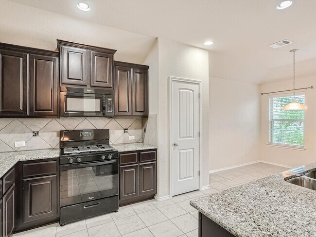 Building Photo - 120 Shiloh Cove