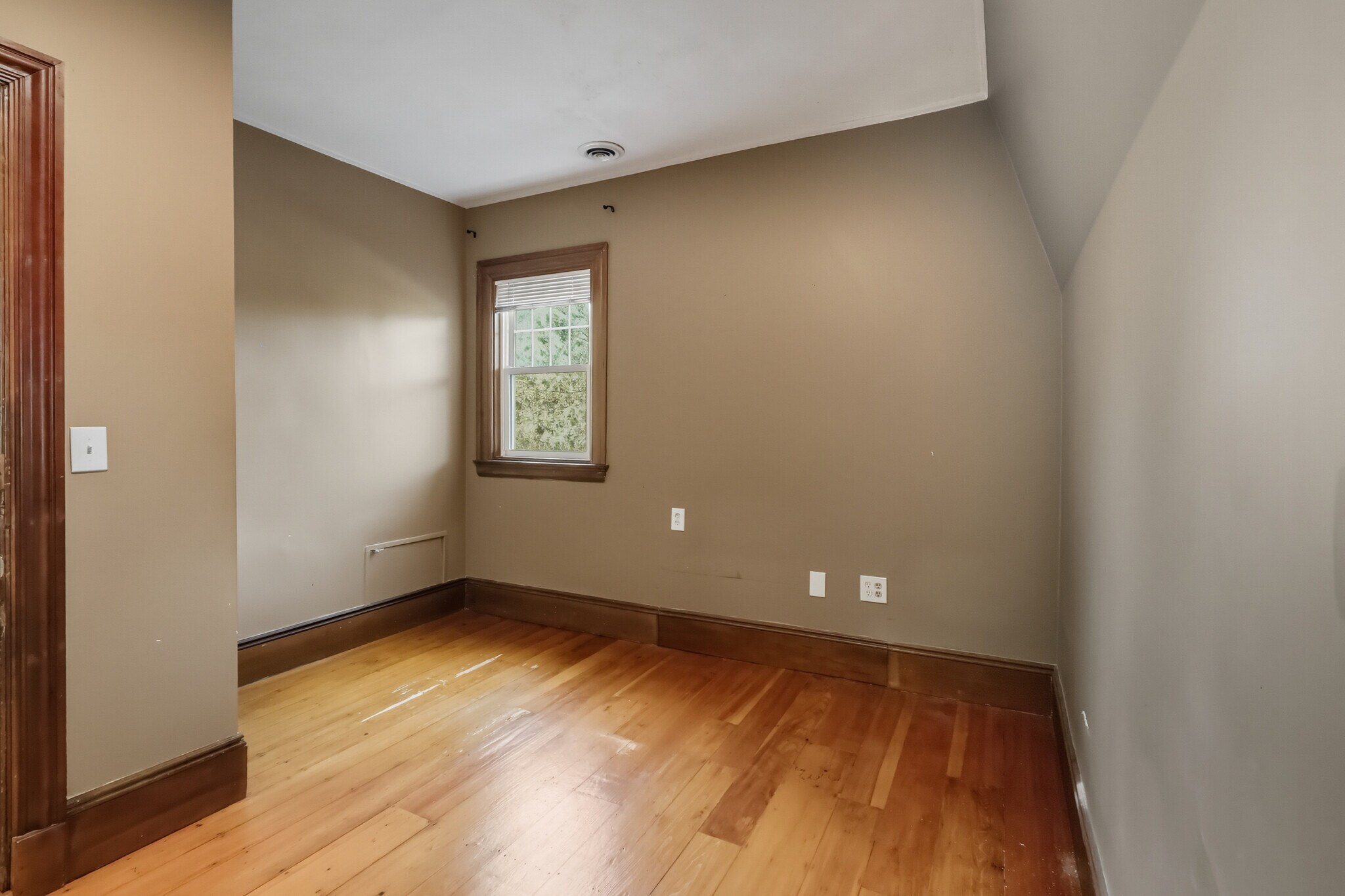 Building Photo - 583 Watertown St