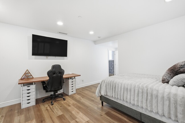 Building Photo - 424 N Broadway