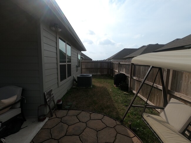 Building Photo - 835 Mineral Wells Ln