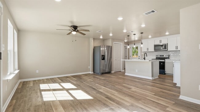 Building Photo - 2614 28th Ave N