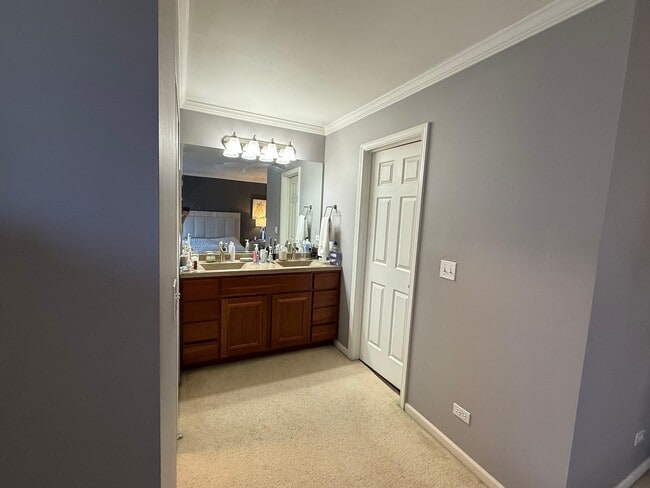 Building Photo - 160 Crescent Ln