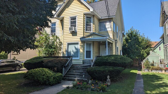 Primary Photo - 407-1 N Lincoln St