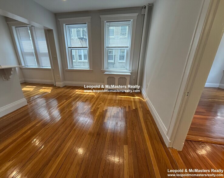 Building Photo - 15 Park Dr