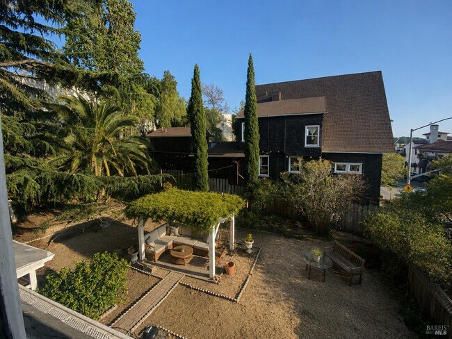 Building Photo - 1910 Sonoma Blvd
