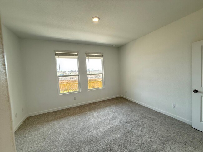 Building Photo - Brand New Lennar Home | 4 Bed | 3.5 Bath |...