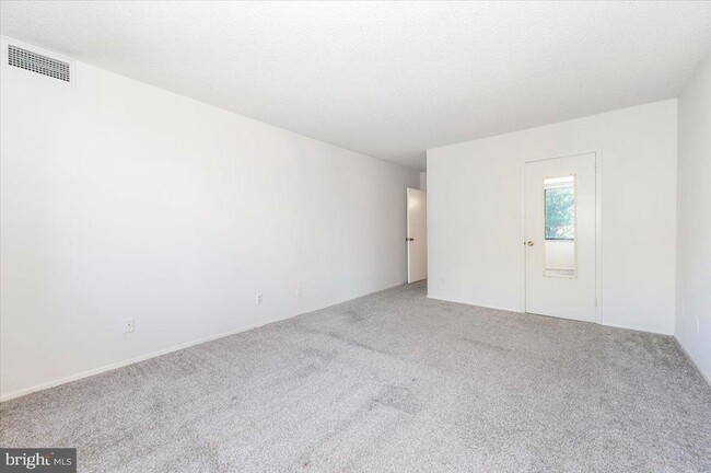 Building Photo - 5225 Pooks Hill Rd